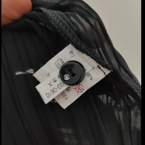 Black Floral Frilled Shirt (INTERNATIONAL)🤍🖤 - Picture 7 of 10